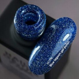 NAILSOFTHENIGHT Blue Lagoon – niebieski lakier hybrydowy z odblaskową drobinką, 10 ml